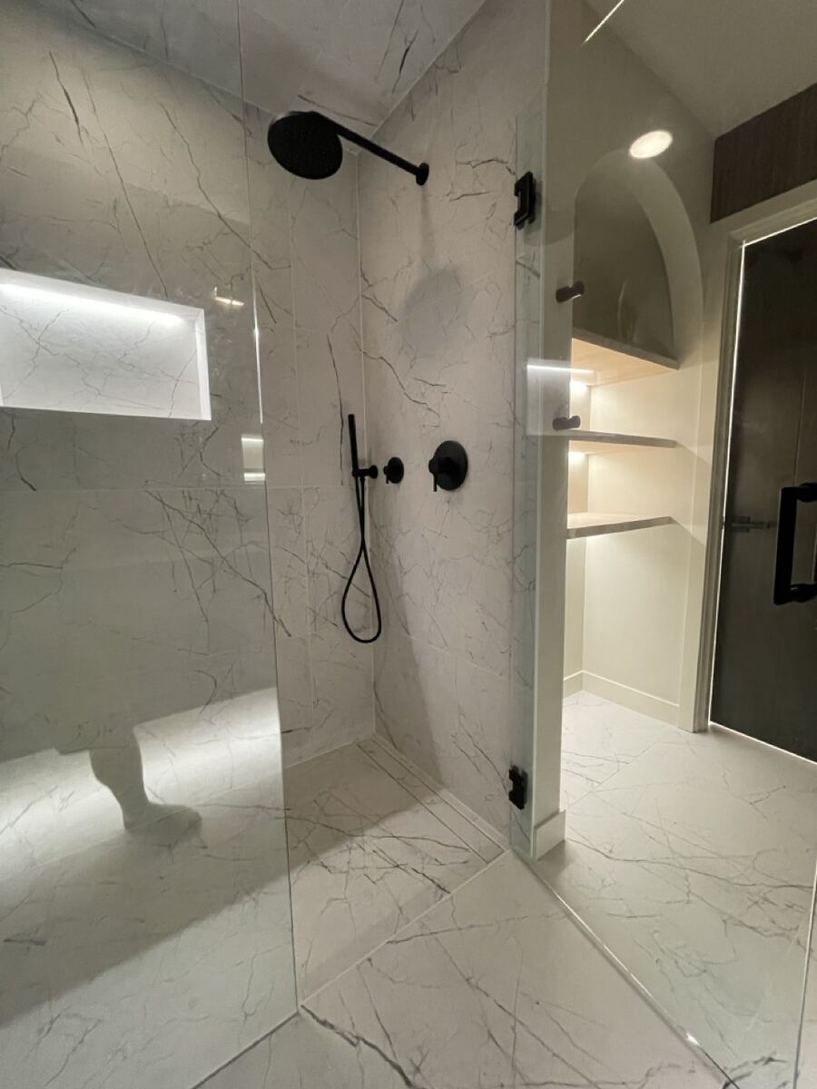Walk-in shower with a lit niche